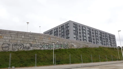 Muro con pintadas en Xuxán Parque Ofimático