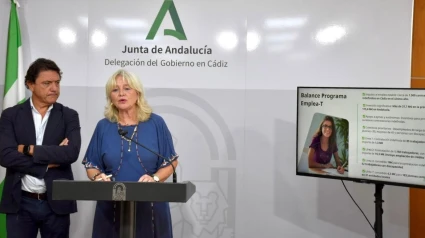 30/09/2025 La delegada de la Junta en Cádiz, Mercedes Colombo, y el delegado territorial de Empleo, Empresa y Trabajo Autónomo en la provincia, Daniel Sánchez Román, en rueda de prensa.POLITICA JUNTA DE ANDALUCÍA