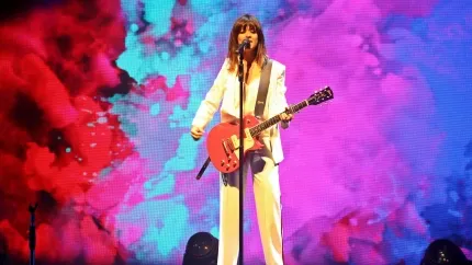 Vanesa Martín durante un concierto en el Teatro Laboral de Gijón