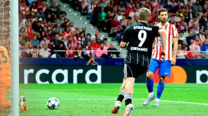 Burkardt, del Eintracht, recorta distancias en el Metropolitano frente al Atlético