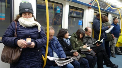 Pasajeros en el Metro de Madrid