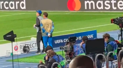 El uruguayo, grabado con las manos en la espalda durante el calentamiento en Almaty