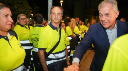 El alcalde de Sevilla acompaña a los serenos en su primera noche de ronda