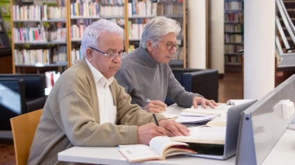 Mayores estudiando