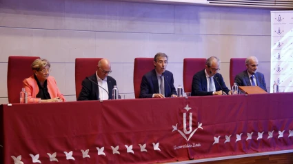 El rector de la UdL, Jaume Puy, presenta l'acte d'inici del curs acadèmic 2025-2026 de la UdL al saló Víctor Siurana del Rectorat