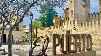 Monolito turístico en la Plaza del castillo de El Puerto de Santa María