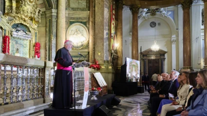 El arzobispo de Zaragoza, don Carlos Escribano, durante la presentación en el Altar Mayor de El Pilar