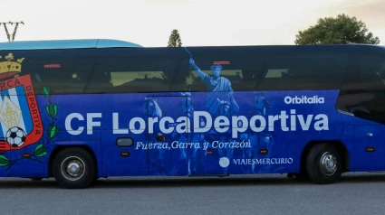 Nuevo autobús del CF Lorca Deportiva para los desplazamientos