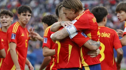 Los jugadores de España celebran el gol de la victoria ante Brasil