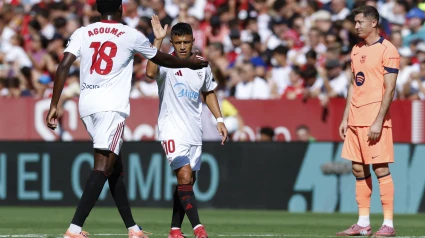 Alexis Sánchez celebra su gol, en el Sevilla - Barcelona