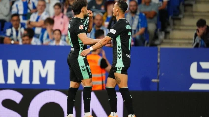Abde y Antony celebran el gol de Abde en el Espanyol-Betis