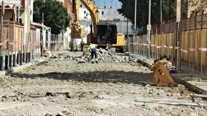 Trabajos en calles de Sevilla