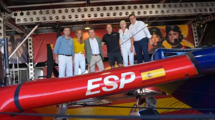 Presidenta en el hangar del equipo español