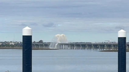 Imagen de la columna de agua en el Puente Sifón de Huelva