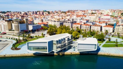 El Centro Botín preside la Bahía de Santander