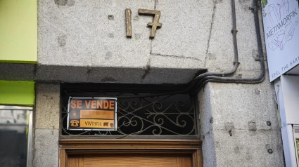 Cartel de una vivienda en venta en Madrid