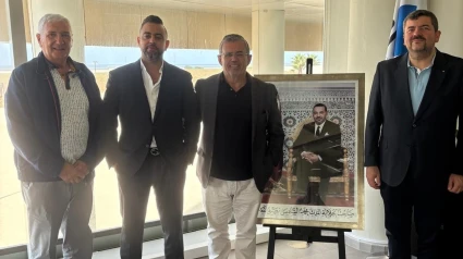 Dobarro, a la derecha, con empresarios del país africano