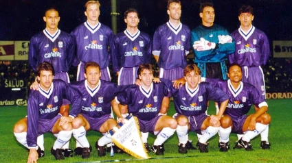 Once del Tenerife contra el Brondby: Alexis Suárez, Jokanović, Vivar Dorado, Kodro, Ojeda, César Gómez (arriba),Chano, Antonio Mata, Felipe, Juanele y Motaung.
