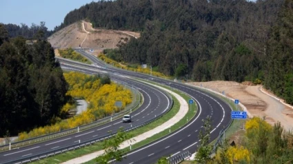 El senador Juan Serrano precisa que la respuesta del Gobierno viene a decir que la limitación de velocidad se mantendrá en varios tramos de la A-54