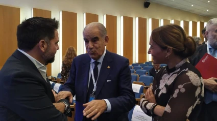 07/10/2025 El delegado de la Zona Franca de Cádiz, Fran González, con el presidente de Navalia, José García Costas, en Conxemar en VigoECONOMIA ZONA FRANCA DE CÁDIZ