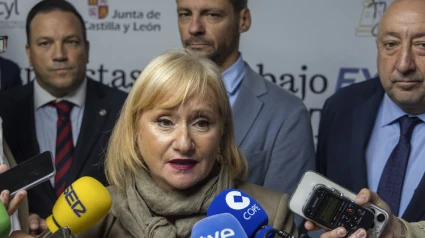 La consejera de Industria, Comercio y Empleo, Leticia García, informa sobre ayudas a la hostelería