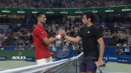Jaume Munar y Novak Djokovic al acabar el partido