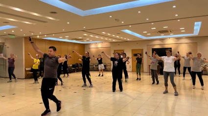 Un momento en la clase de danza de Alexanre Fernández en el Centro Galicia de Buenos Aires