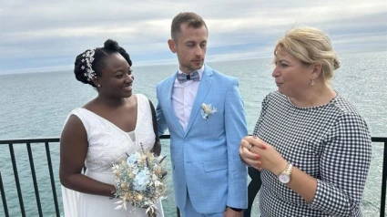 Cómo mantener la paz familiar cuando tu suegra opina de todo: así lo explica el orientador matrimonial David Cercas