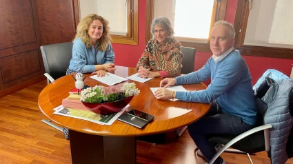 Reunión entre el ayuntamiento y comarca