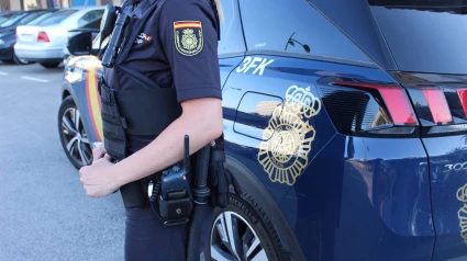 Una agente de la Policía Nacional