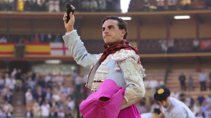 Fernando Adrián, con una de las dos orejas cortada este miércoles en Zaragoza