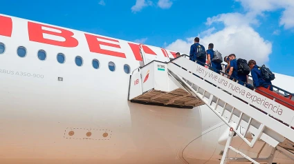 Imagen de la selección española de fútbol embarcando en un vuelo de Iberia