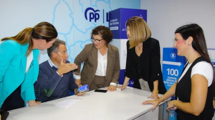 El presidente del PP en Lorca con la senadora Antonia López, diputadas y concejalas