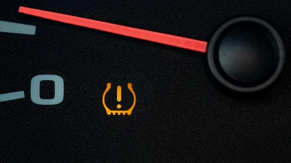 Indicador de presión de neumáticos del salpicadero del coche