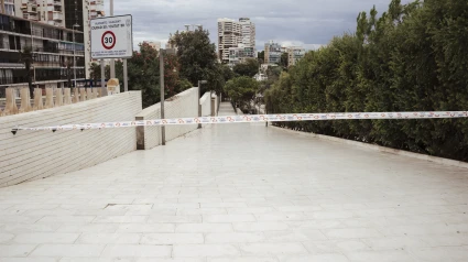 Una calle de Alicante cortada tras las fuertes lluvias por la Dana ‘Alice’, a 10 de octubre de 2025, en Alicante (España).