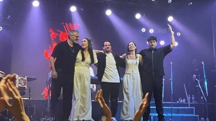 Saludo tras el apoteósico final del concierto de Baiuca en Buenos Aires