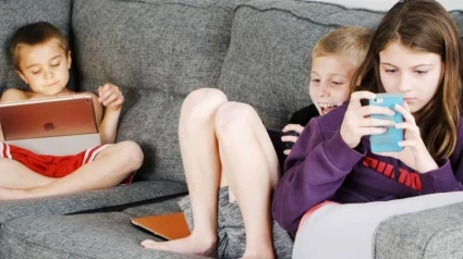 Casi la mitad de niños andaluces de entre 3 y 7 años usa pantallas más de una hora al día