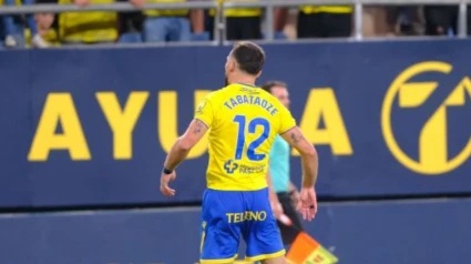 Tabatadze celebra el gol del triunfo del Cádiz