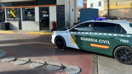 Vehículo de la Guardia Civil, en una estación de servicio de la provincia de Almería durante un operativo de vigilancia. (Foto de archivo).