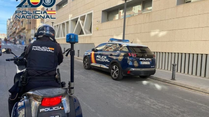 La víctima tuvo que correr del agresor para recuperar su terminal telefónico.