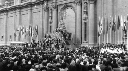 Ofrenda de flores en su ubicación original en el año 1961