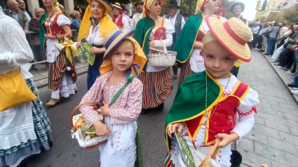 Los más pequeños también participan en la Ofrenda de Frutos