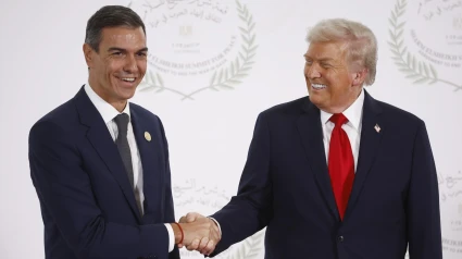 El presidente del Gobierno español Pedro Sanchez (i) y el Presidente de los Estados Unidos Donald Trump