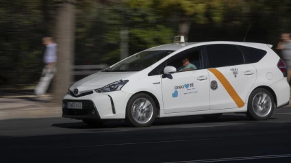 La guerra de las VTC en Andalucía: la Junta deniega más licencias entre aplausos del taxi y la indignación de los solicitantes