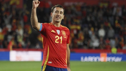 Oyarzabal celebra su gol de penalti con España
