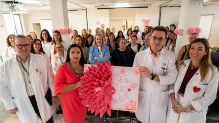 El equipo directivo del Hospital Universitario Virgen de las Nieves en la tercera edición de las jornadas con motivo de la conmemoración del Día Mundial del Cáncer de Mama