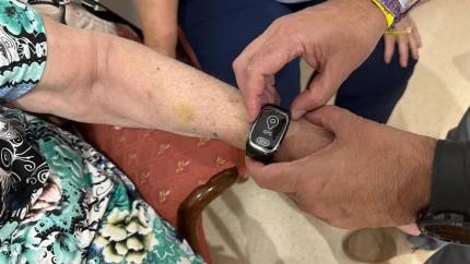 Relojes Geolocalizadores Mairena del AlcorLa Delegación de Servicios Sociales e Igualdad del Ayuntamiento de Mairena del Alcor (Sevilla) ha puesto en marcha un proyecto piloto pionero que dotará de 60 relojes geolocalizadores a personas mayores dependientes del municipio, con el objetivo de reforzar su seguridad, autonomía y atención personalizada.POLITICA ANDALUCÍA ESPAÑA EUROPA SEVILLAAYTO.DE MAIRENA DEL ALCOR