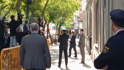 Ábalos saliendo del Tribunal Supremo manteniendo las medidas cautelares