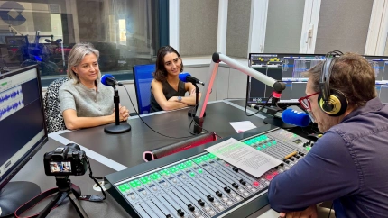 En la entrevista, la doctora Mónica Talavera y la doctora Laura de Rivas