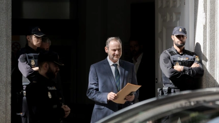 El exministro de Transportes José Luis Ábalos a su salida del Tribunal Supremo, a 15 de octubre de 2025, en Madrid